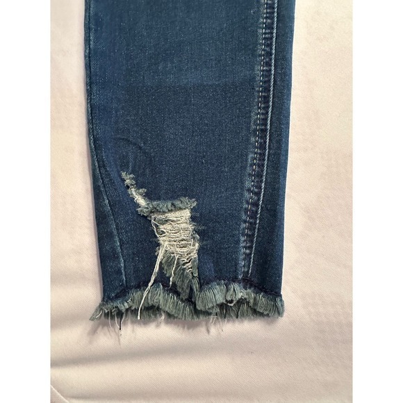 Suzanne Betro Super Destroyed Jeans Sz 6 NWT - Picture 9 of 12